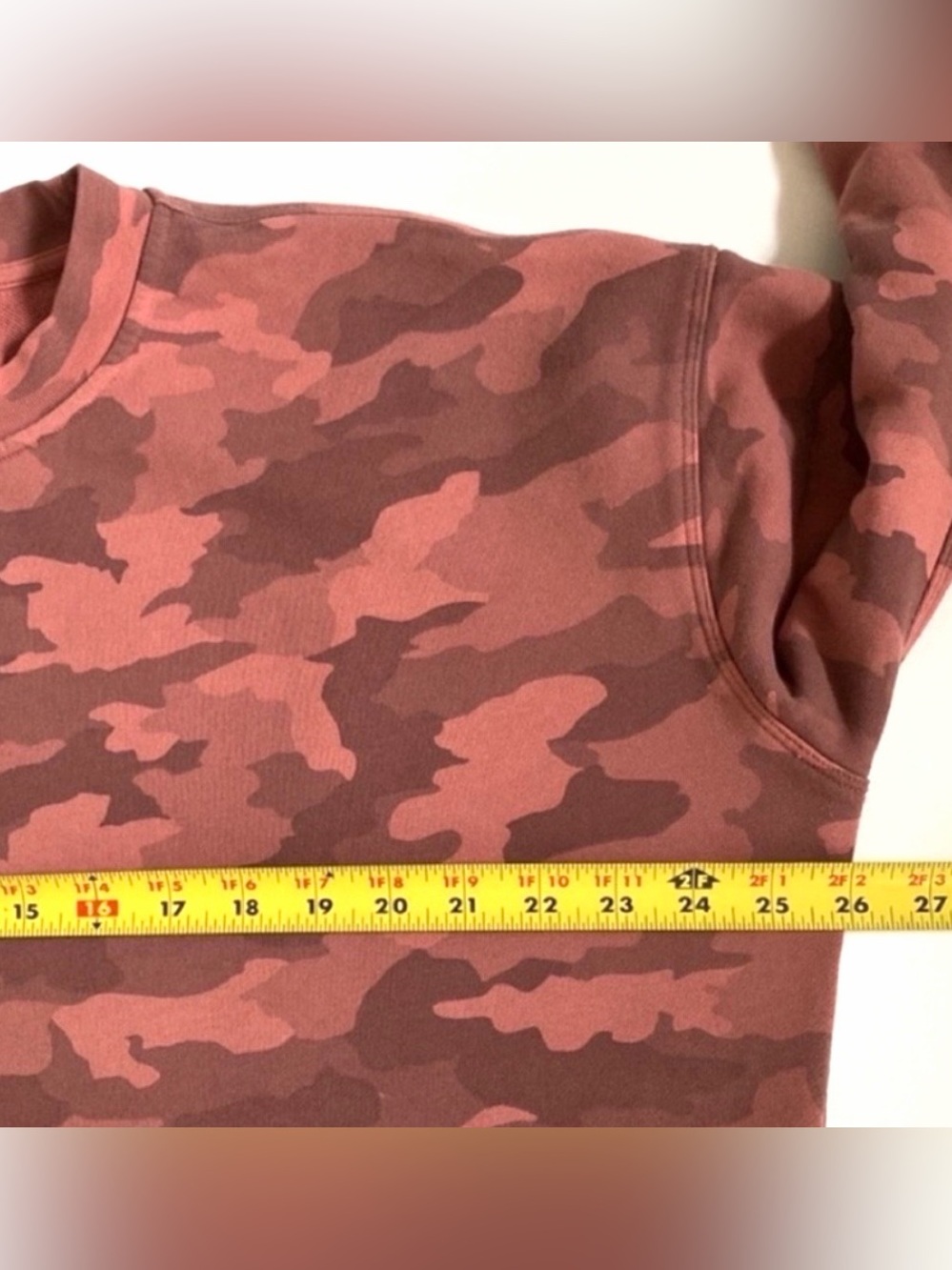 Lululemon Women’s Sweatshirt Perfectly Oversized Crew Sweatshirt Camo Pink sz 8 - Picture 9 of 13